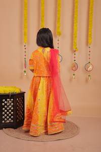 ผ้าพันคอสีส้มสำหรับเด็ก lehenga choli ผลิตในอินเดีย - Product Image 3