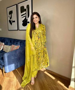 Fashion Fusion: Pakistani Style Salwar Kameez - Fusion of Traditional and Modern Styles, Creating a Chic and Stylish Fashion - Product Image 3