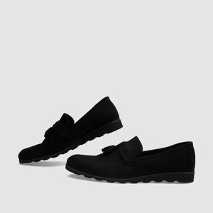 Mocasines de terciopelo negro con suela de cuña ligera Zapatos planos de cuero genuino de alta calidad para hombre Zapatos casuales de moda para hombre - Product Image 1