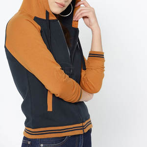 Sudadera con Capucha de Forro Polar para Mujer de Invierno de Primera Calidad con Material Transpirable y Ecológico, Corte Moderno, Ajuste Holgado, Forro Acogedor y Logotipo Frontal - Product Image 4