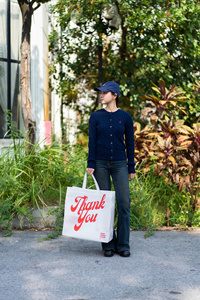 Bolsa de compras de tela no tejida ecológica al por mayor, reutilizable, con impresión de logotipo personalizado según los requisitos del fabricante - Product Image 6