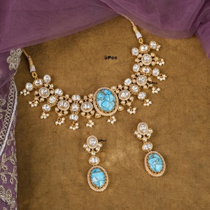 Conjunto de Collar y Aretes de Diseño de Alta Calidad con Piedras de Moissanita Chapadas en Oro, Colección para Bodas - Product Image 1