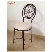 Chaise en métal design avec finition lisse supérieure, structure robuste de qualité supérieure, charme décoratif élégant et beauté esthétique.