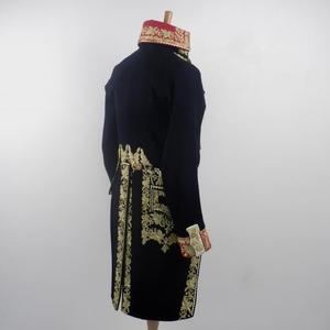 ชุดเครื่องแบบของจักรวรรดิฝรั่งเศสที่นโปเลียน โบนาปาร์ตสวมใส่ ประกอบด้วยเสื้อคลุมสีน้ำเงินกรมท่าพร้อมลายปักสีทองอย่างประณีต - Product Image 5