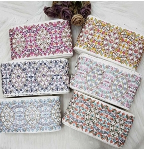 Floral fait sur mesure brodé de onze façons de couleurs dans des conceptions ethniques à des fins diverses dans différentes tailles pour la revente. - Product Image 5