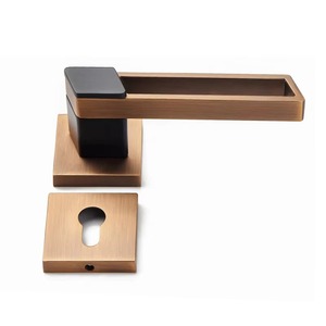 Poignée de porte argentée de qualité supérieure avec un design de luxe élégant Quincaillerie haut de gamme élégante pour les intérieurs de maisons modernes Vente en gros d'Inde - Product Image 6