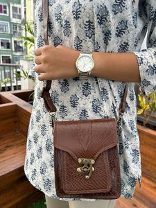 ใหม่กระเป๋าหนังสะพายข้างหนังจระเข้สีน้ำตาลเข้มเย็บด้วยมือกระเป๋าสะพายข้างขนาดเล็กสำหรับผู้หญิงกระเป๋างามสไตล์วินเทจที่ดีงาม - Product Image 2