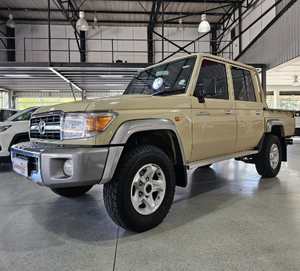 Toyota Land Cruiser 2021 Usada en Excelentes Condiciones, Doble Cabina, 6x6, Volante a la Derecha/Izquierda - Product Image 1