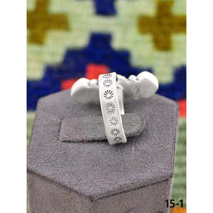 Bague artisanale du Sud-Ouest en magnésite violet dahlia et cheval sauvage avec argent sterling, ajustable, idée cadeau - Product Image 1