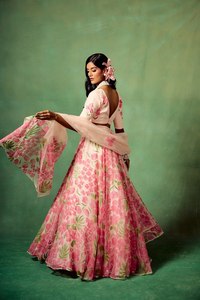 Lehenga choli ผ้าแคนนอนหนาพิมพ์ลายดอกไม้สวยงามแบบพรีเมี่ยมพร้อมผ้าจอร์เจียปักลายดิจิทัล - Product Image 2