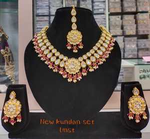 ENSEMBLE DE BIJOUX INDIENS TRADITIONNELS ET À LA MODE EN CUIVRE ENSEMBLE DE BIJOUX DE MARIAGE POUR FEMMES BOUCLES D'OREILLES ET COLLIER - Product Image 4