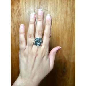 Anillo de Hombre de Plata de Ley 925 de 14k Hecho por Artesanos Navajo, Talla 7.5, Estilo Étnico con Engaste Invisible, Bañado en Rodio para Uso Diario - Product Image 5