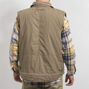 Chaleco Cargo Transpirable con Cuello en V y Logotipo Personalizado de Alta Calidad, con Características Utilitarias para Ropa de Verano - Product Image 2