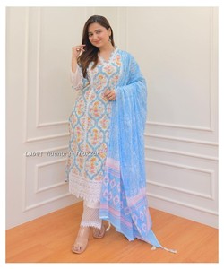 Elegante ropa India Salwar Kameez con diseño clásico de ropa cosida, perfecta para mujeres con estilo que buscan elegante y modesto - Product Image 5