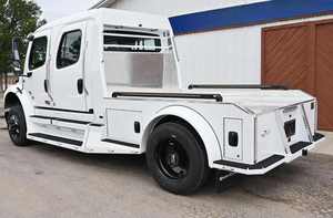 Ordenado 2026 F r e i g H T L i n e r M2 + 106 Sport-chasis LH5 Luxury Crew Cab H a u l e r - Product Image 4