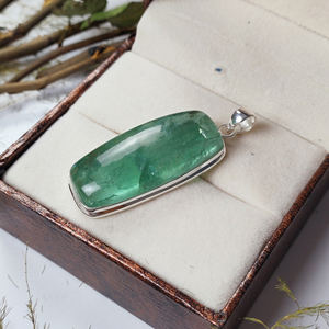 Rectangle en fluorite verte Pendentif en argent sterling 925 Pendentif à breloque Pyramide et Precious International - Product Image 6