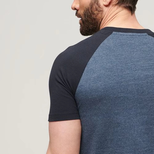 เสื้อยืดออกกำลังกายสำหรับผู้ชายน้ำหนัก240กรัมแขนแร็กแลนออกแบบได้ตามต้องการดีไซน์100% จากโรงงานโดยตรง - Product Image 4