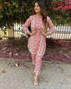 Elegante conjunto de pantalón Kurti de algodón estampado con detalles de encaje Cómodo uso diario e informal para mujer - Product Image 2