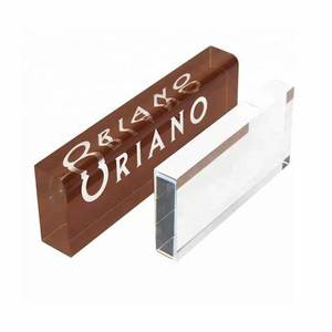 Diseño llamativo y potencial promocional de bloques acrílicos con impresión de logotipo vibrante y de alta calidad. - Product Image 1