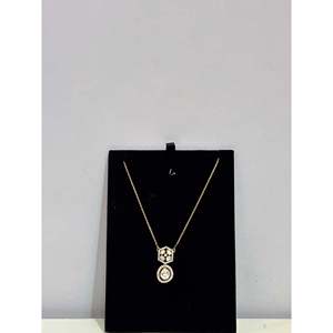 สร้อยคอประดับมอยส์ซาไนต์ลายดอกไม้ - Product Image 1