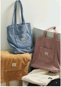 Collection de sacs fourre-tout en velours côtelé avec poche frontale en tissu velours côtelé texturé uni en bleu, marron, rose, crème, sac à main - Product Image 2