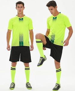Uniforme de football de haute qualité avec nom et numéro personnalisés avec logo personnalisé et maillot respirant pour hommes et femmes sportifs - Product Image 5