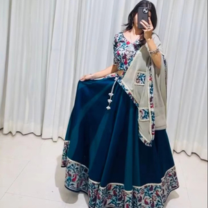 Navratri Imprimé Lehenga Avec Belle Blouse Et Duppata Par Grossiste Fabzone - Product Image 1