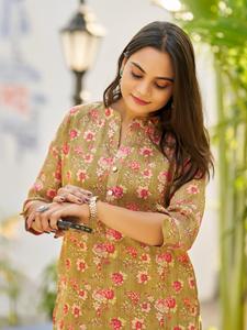 Meilleure qualité de conception Georgette Kurti sertie de paillettes pour les célébrations festives disponibles à un prix abordable - Product Image 2