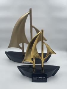 High Quality Sailing <b>Ship</b> Aluminium Decor Object Black and Golden Set of 2 <b>Boat</b> Home Decoration Sculpture Table Top Manufacturer - Product Image 3