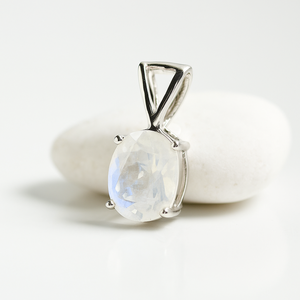 Colgante Ovalado Clásico de Plata de Ley Minimalista Hecho a Mano con Baño de Rodio y Piedra Lunar, Joyería Fina, Regalo Unisex - Product Image 2