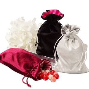 กระเป๋าผ้ากำมะหยี่บุซาตินแบบมีเชือกผูกพร้อมโลโก้ปักลายสกรีนสำหรับใส่เครื่องประดับ นาฬิกา รองเท้า เทียน อัญมณี ของขวัญ - Product Image 1