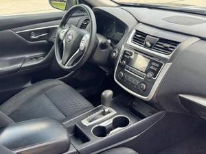 Nissan Altima 2.5 S 2018, Volante a la Izquierda, Asientos de Cuero, Llantas R19 - Product Image 2