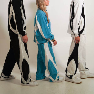 Conjunto Deportivo Unisex de Fábrica OEM, Transpirable, Cortavientos |   Camiseta Personalizada con Bloques de Color y Logotipo Estampado para Hombre, 100% Algodón de Alta Calidad - Product Image 2