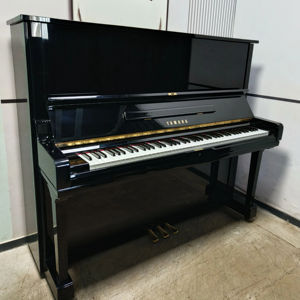 Piano droit Yamaha U3M Japon, acoustique, noir poli, remis à neuf, haute qualité, durable, professionnel, U3, longue durée de vie - Product Image 1