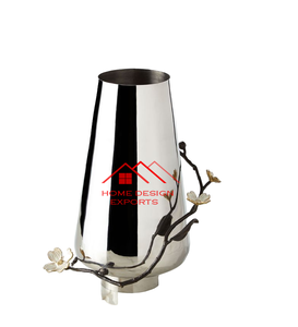 Jarrón de mesa de metal para decoración del hogar, diseño martillado con acabado dorado y negro - Product Image 4