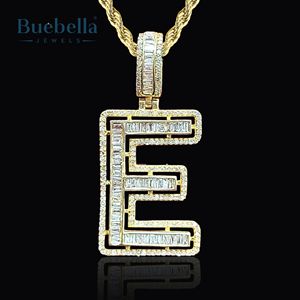 Venta al por mayor personalizado 925 plata y oro blanco plateado 3D letras de La Baguette estilo Hip Hop colgante Moissanite en diseño de letras de la A-Z - Product Image 1