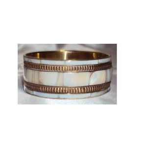 Hot Selling Mother of Pearl Bangle Customized Size Mother of Pearl Jewelry Bangle Rectangle Shape Natural <b>White</b> - Product Image 2