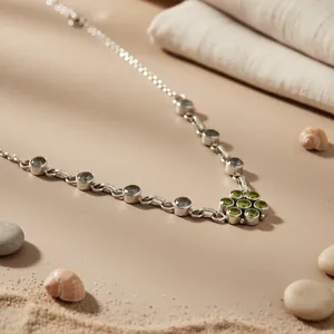 Collier pendentif en argent pour femme avec perles et cristaux verts, design géométrique, bijoux élégants pour soirée, péridot - Product Image 3