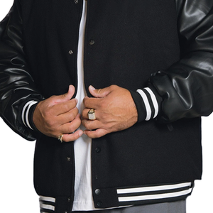 Chaqueta Universitaria con Logotipo Personalizado del Fabricante OEM, Chaqueta Lisa Negra de Cuero Premium de Alta Calidad, Mangas de Cuero Cálidas, Talla Grande para Hombre - Product Image 4