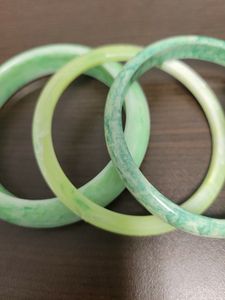 Bracelet manchette artisanal en acrylique naturel, bijou indien tendance pour femme, modèle ange en résine époxy, cadeau de Noël pour femme, idéal pour les fêtes - Product Image 3