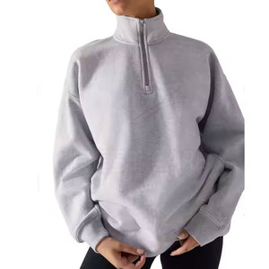 Sweat-shirt léger et respirant en tricot à col zippé pour femme, avec logo frontal, idéal pour les sports de plein air et les tenues décontractées. - Product Image 2