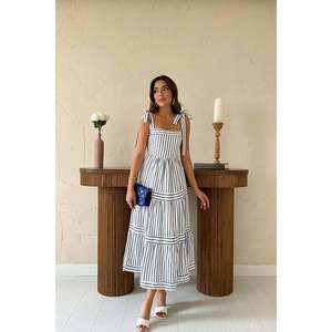 Robe rayée bleu marine avec liens aux épaules - Bleu marine - Product Image 1