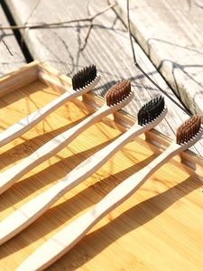 2025 Premium Eco Brosse à dents de voyage en bambou pour adultes Infusé de charbon de bois Durabilité et style - Product Image 3