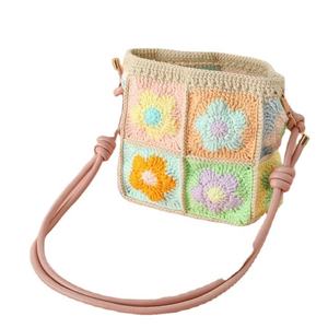 Bolso cruzado de punto con cuatro flores y diseño de copo de nieve con bloques de color, estilo Pascua; Regalo de cumpleaños para hermana, cinturón Melanin - Product Image 2