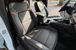 EXTREMADAMENTE LIMPIO, CON VOLANTE A LA DERECHA/IZQUIERDA, GM-C CANYON AT4 TURBO 2024, 4 CILINDROS, 4X4, LISTO PARA ENTREGAR - Product Image 5