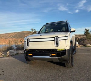 2023 ริวเวียน R1S รุ่นแอดเวนเจอร์ น้ำมันเบนซิน ไมล์น้อย - Product Image 1