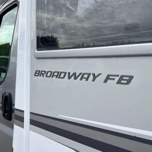 Nouveau camping-car de luxe 4X4WD Mini caravane Remorque de camping-car 4-6 personnes Tout-terrain Camping-car de luxe avec douche Toilette Cuisine Une chambre - Product Image 5