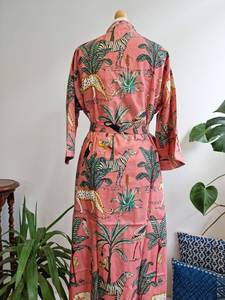 Venta al por mayor 2025 Boho Chic Hippie Gypsy Beach Kimono Rose Peach Pink Floor-Length Flare Sleeve Safari Animal Print Mesh Vacations - Product Image 4