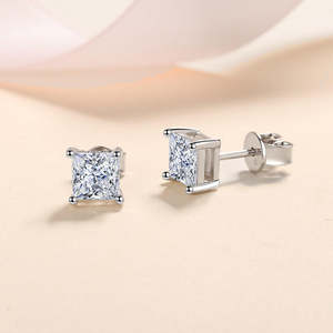 ต่างหูเจ้าหญิงมอยส์ซาไนต์ 1 กะรัต/คู่ ประกายระยิบระยับ - Product Image 3