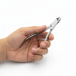 Cortacutículas Profesional de Acero Inoxidable |   Herramienta de Manicura y Pedicura con Mango de Resorte y Mordaza Afilada |   Fabricante OEM - Product Image 2